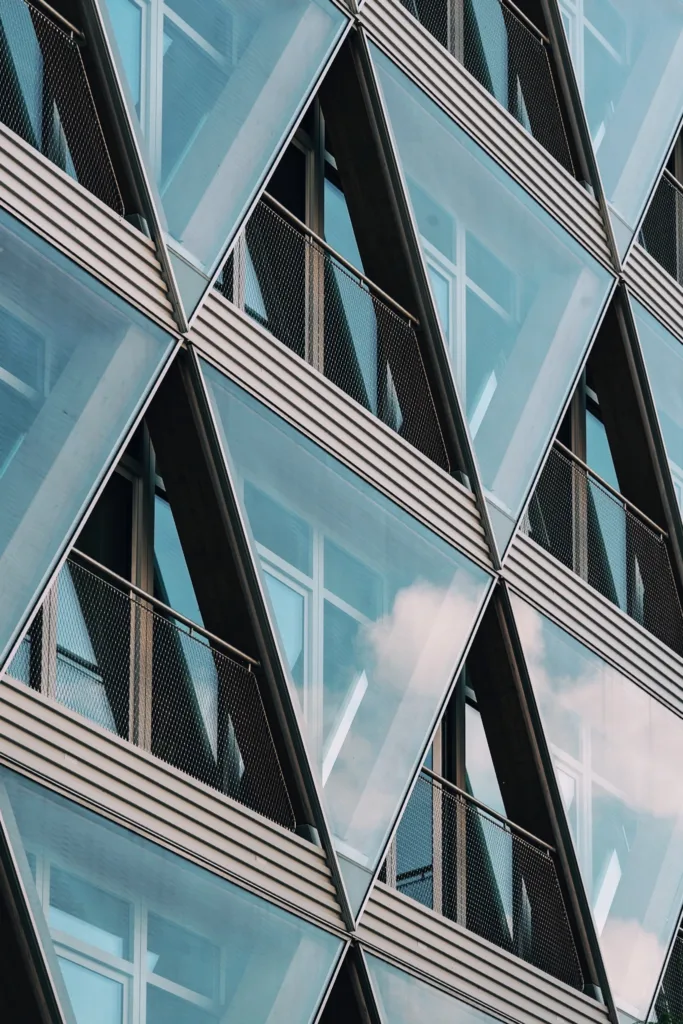 Glass facade with a diamond-shaped steel frame, seen from below